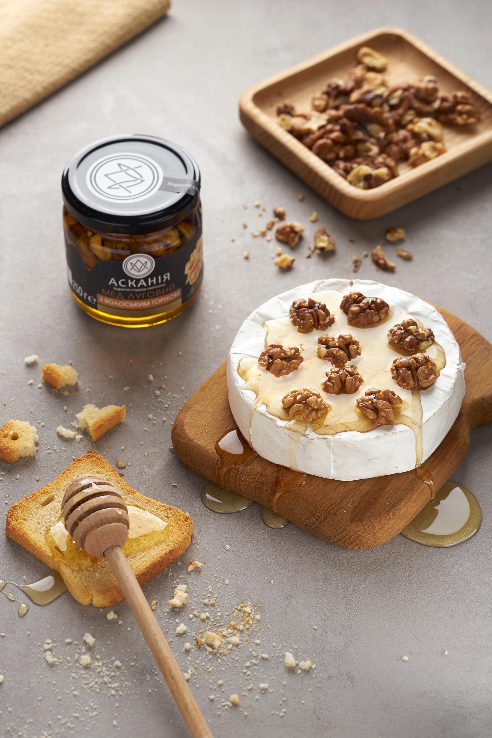 Meadow honey with walnut